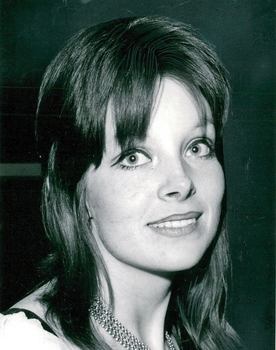 Anna Calder-Marshall