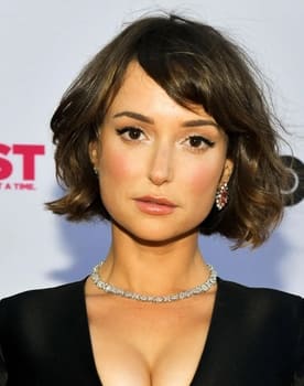 Milana Vayntrub