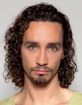 Robert Sheehan